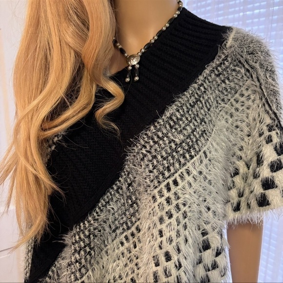 SIONI STUDIO DRAPE SWEATER NEW WITHOUT TAGS FIGURE FLATTERING BLACK GRAY WHITE - Picture 8 of 8